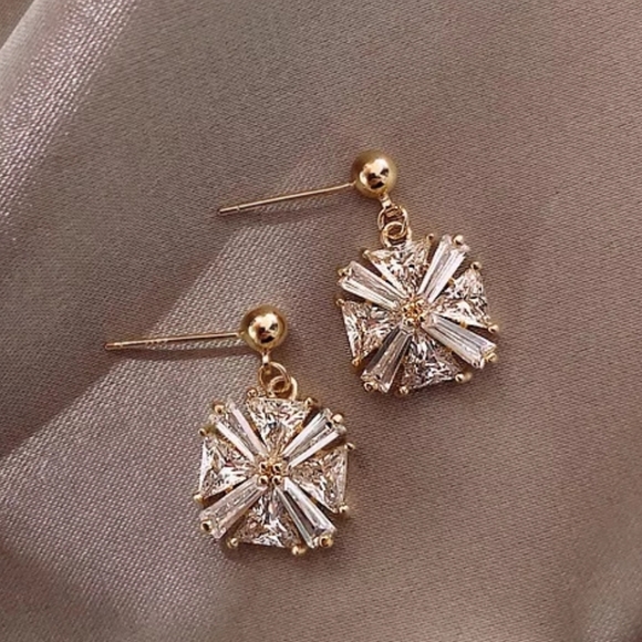 🎁Square Crystal Dangle Earrings - Picture 9 of 9